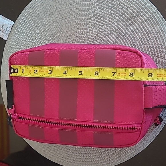 👝Adidas Team Toiletry Bag - Picture 13 of 13